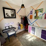 Large & Colourful Family 4Bd With Kids Playground
