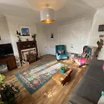 Large & Colourful Family 4Bd With Kids Playground
