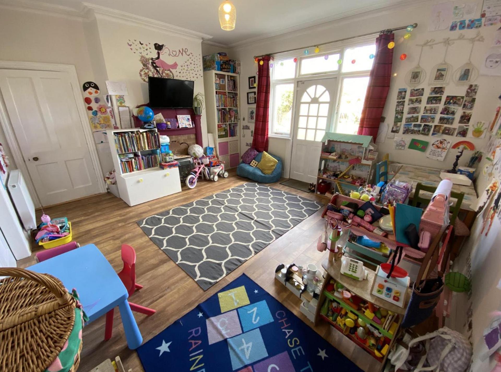 Large & Colourful Family 4bd With Kids Playground Holiday home