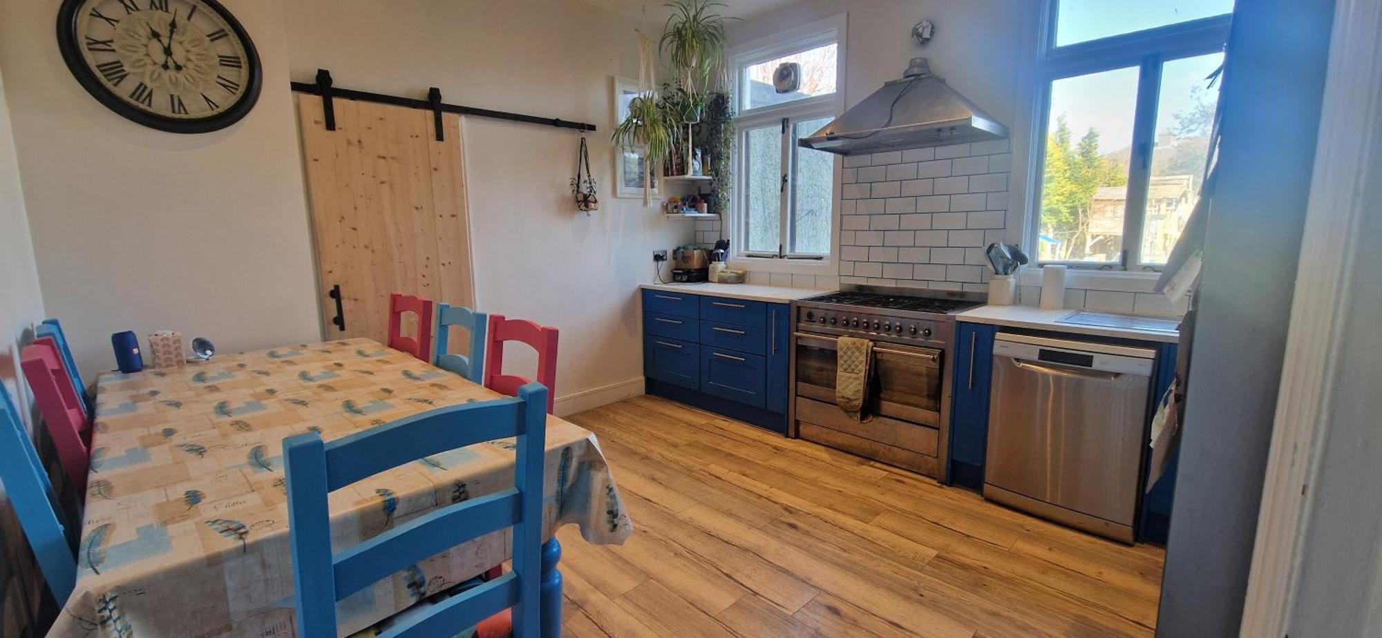 Large & Colourful Family 4bd With Kids Playground *