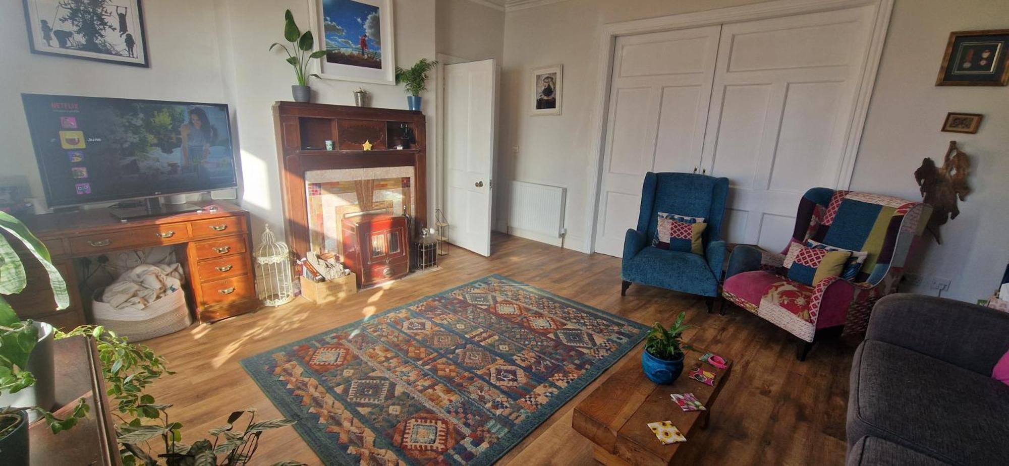 Large & Colourful Family 4bd With Kids Playground