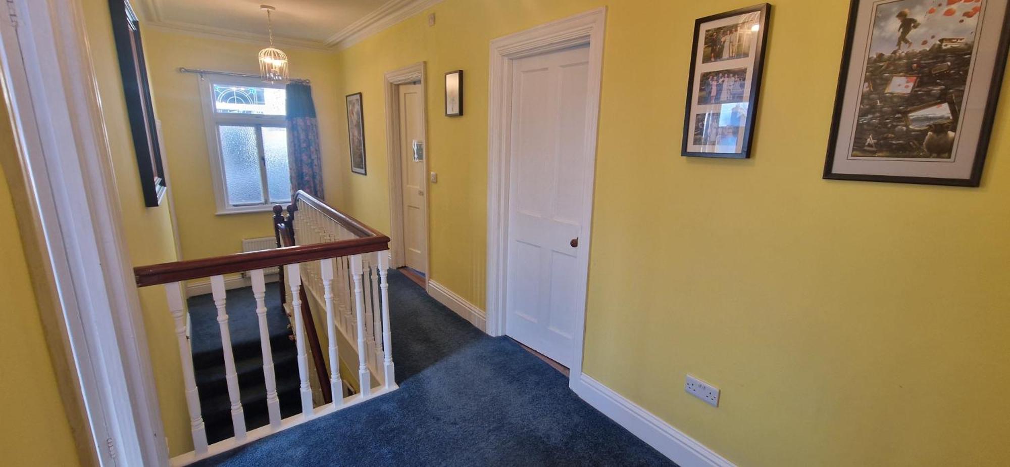 Large & Colourful Family 4bd With Kids Playground