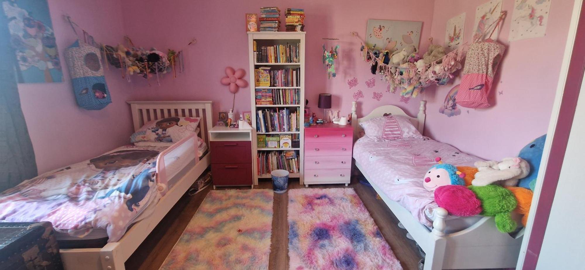 Large & Colourful Family 4bd With Kids Playground Holiday home