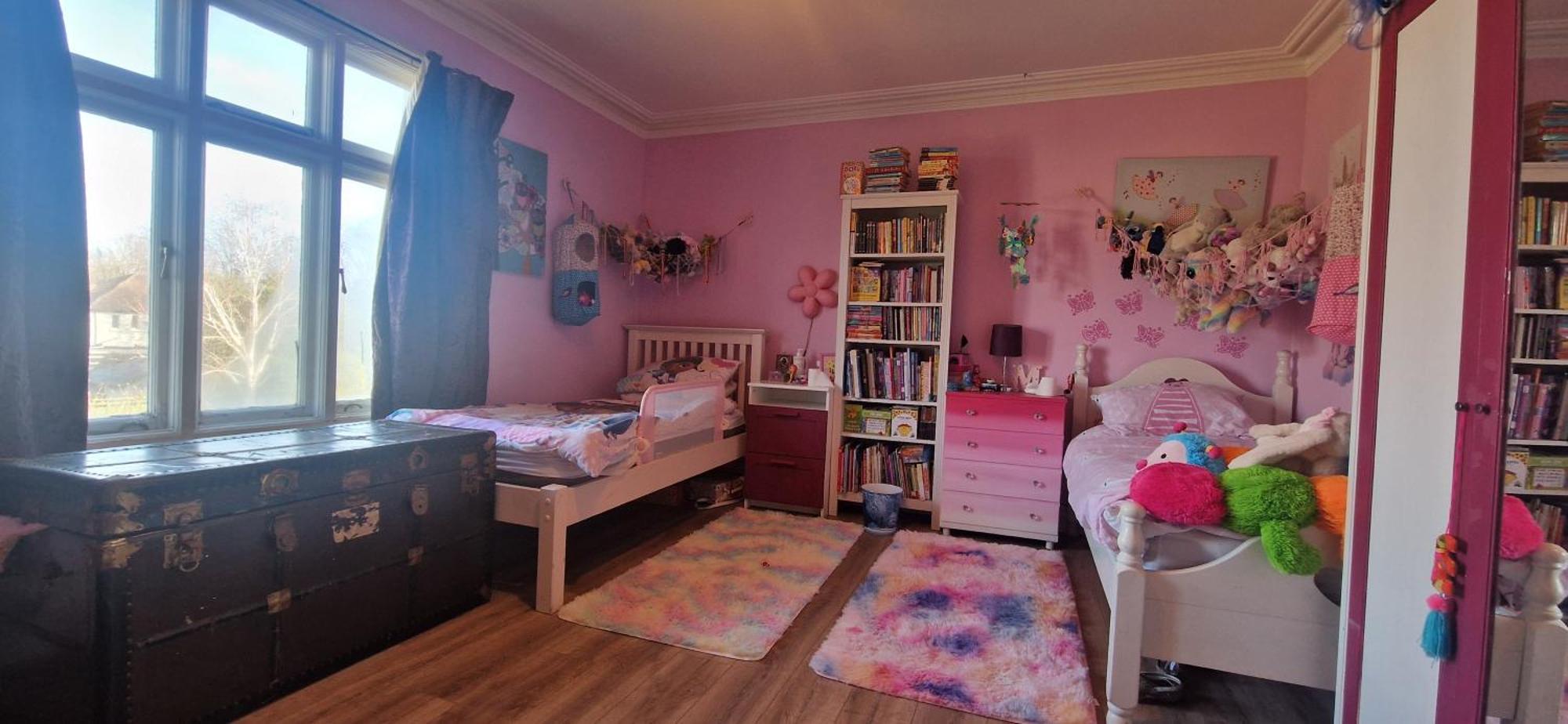 Large & Colourful Family 4bd With Kids Playground *
