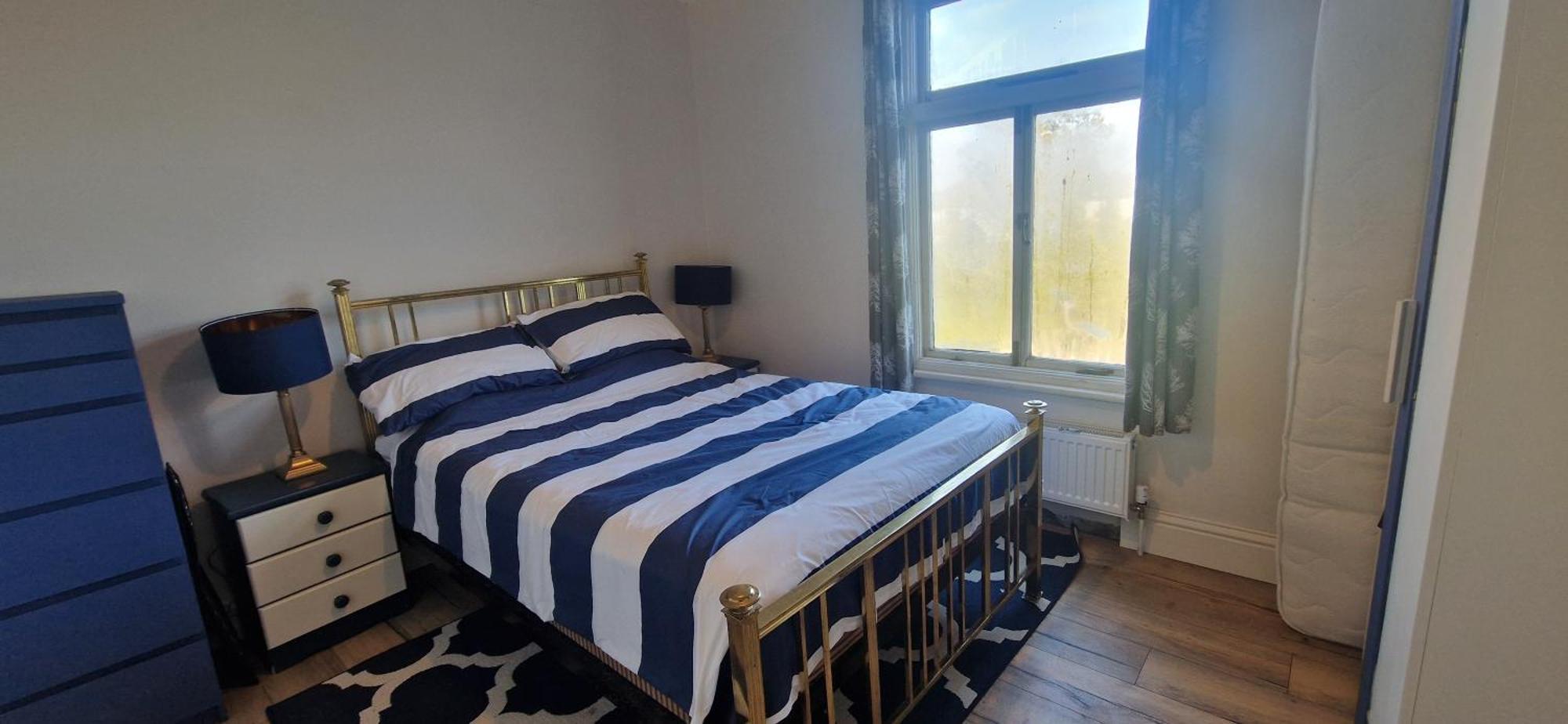 Large & Colourful Family 4bd With Kids Playground