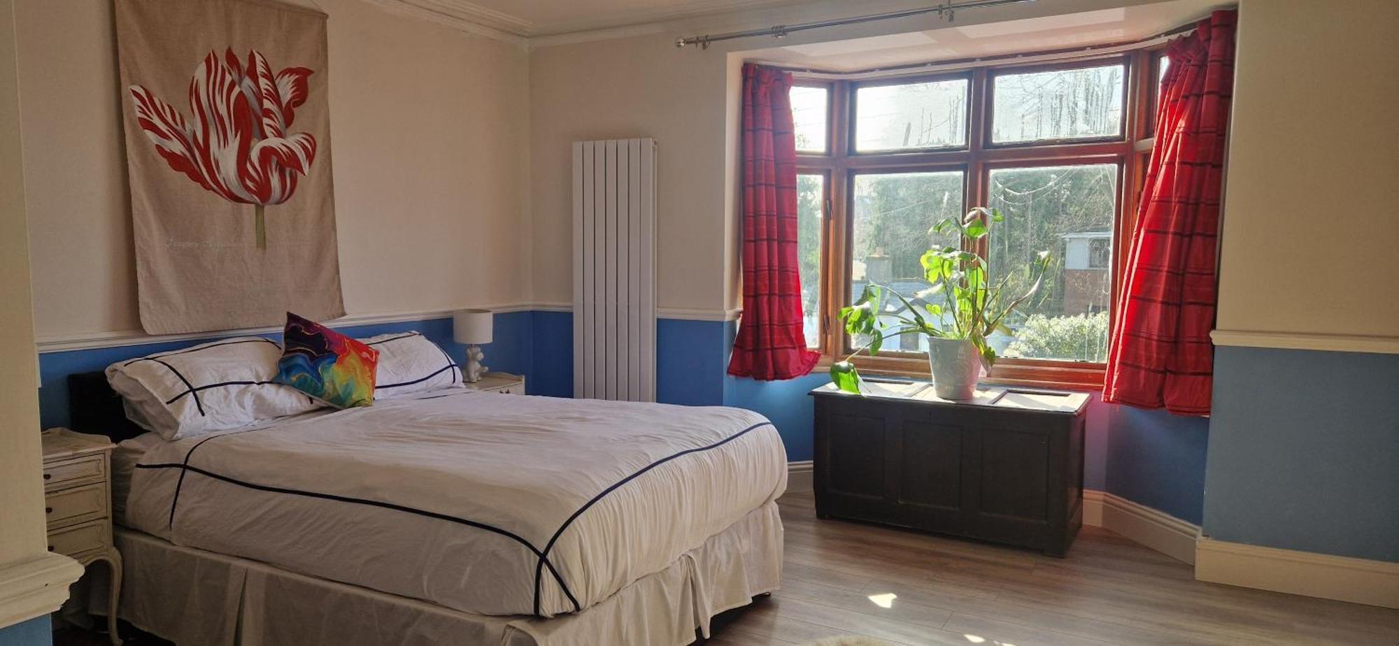 Large & Colourful Family 4bd With Kids Playground Holiday home *