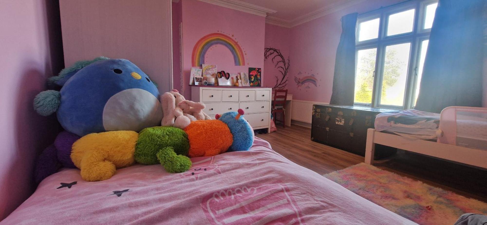 Large & Colourful Family 4bd With Kids Playground *
